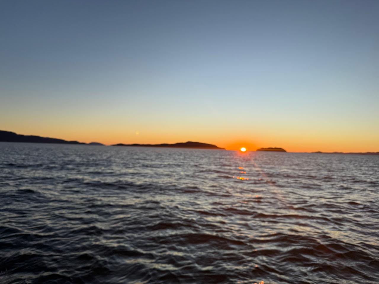Sol sobre el mar al atardecer